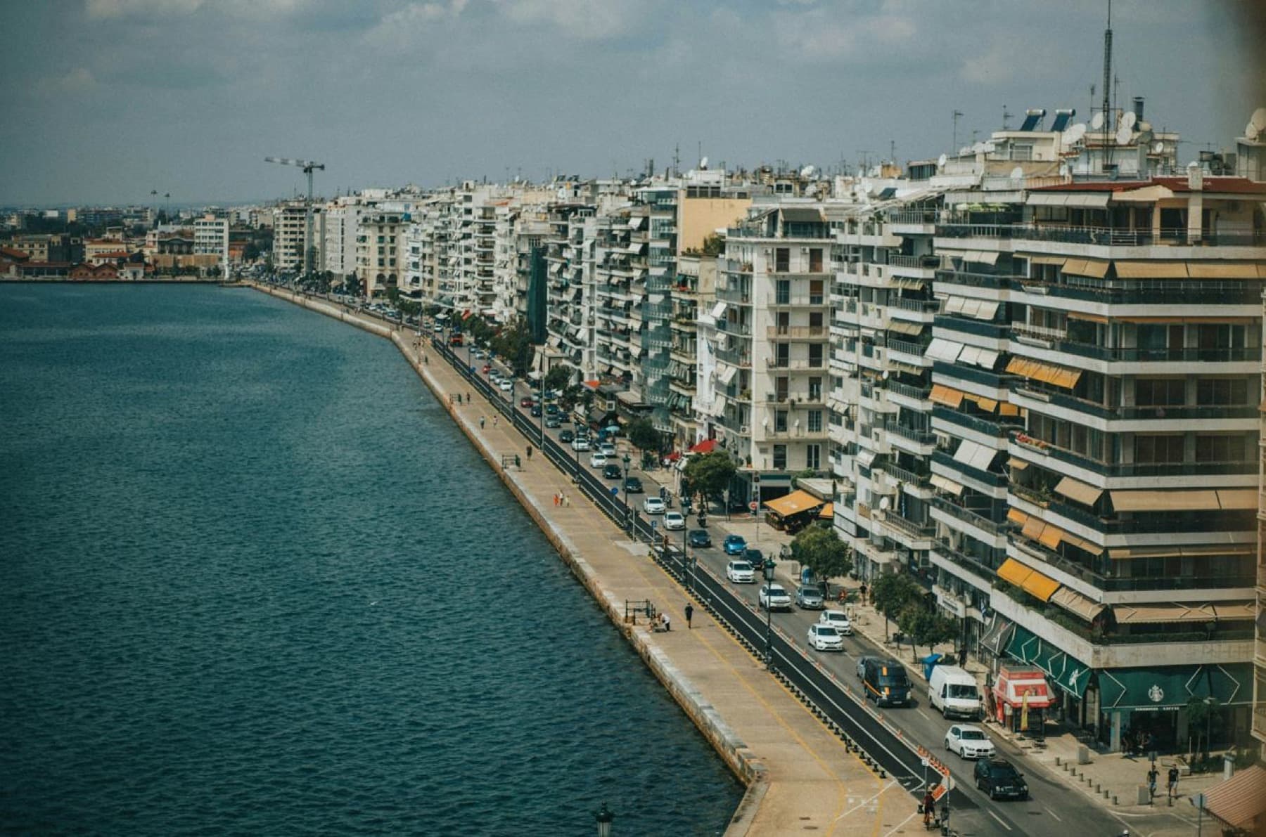 The Thessaloniki waterfront promenade along Nikis Avenue