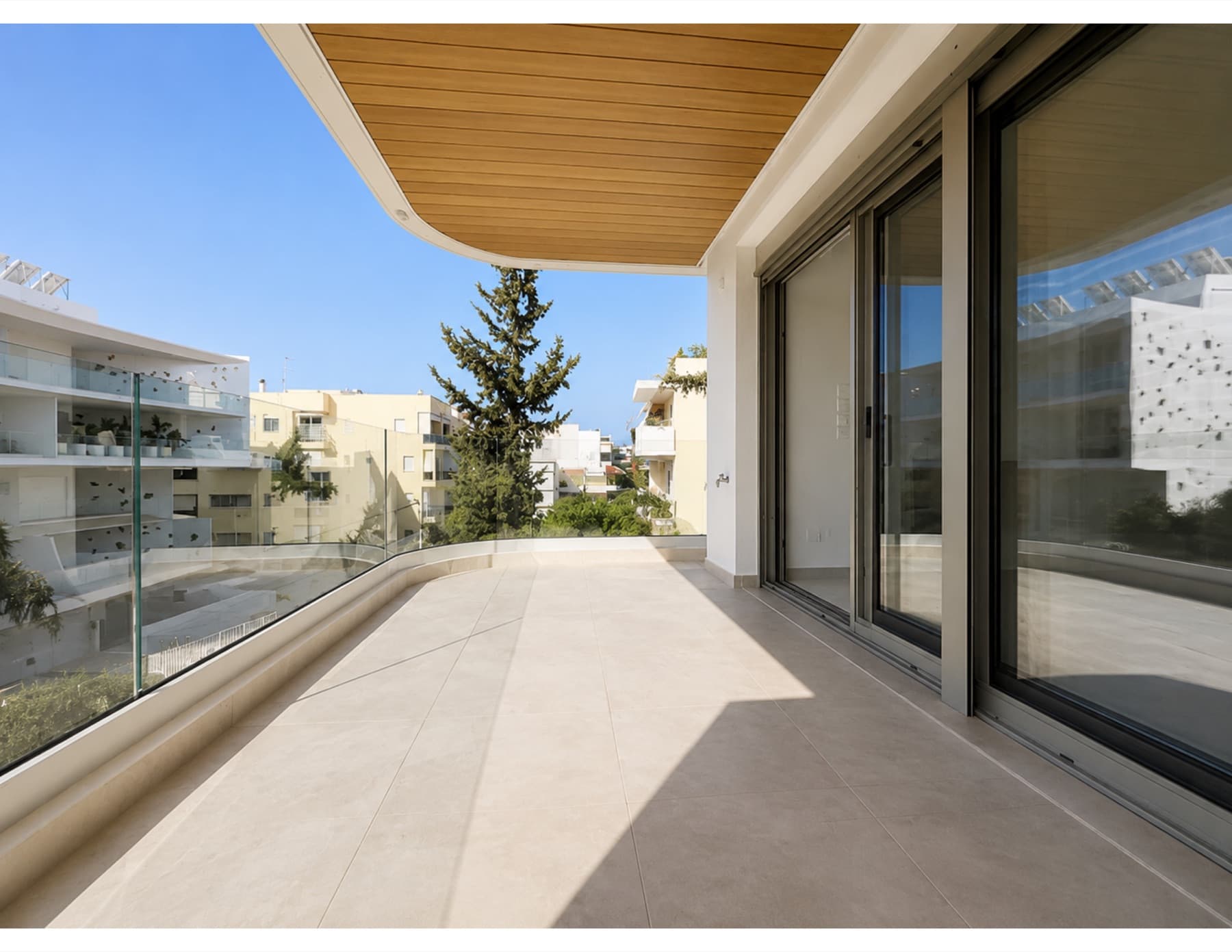 Contemporary apartment balcony in Voula